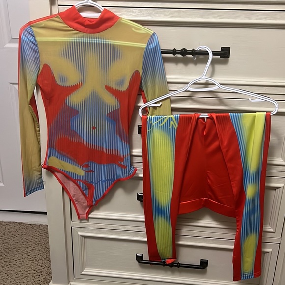 Set sheer top body suit with pants never worn - Picture 4 of 4